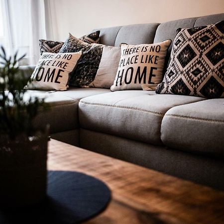 Art Downtown Alecsandri St Luxury Apartment 오라데아 외부 사진