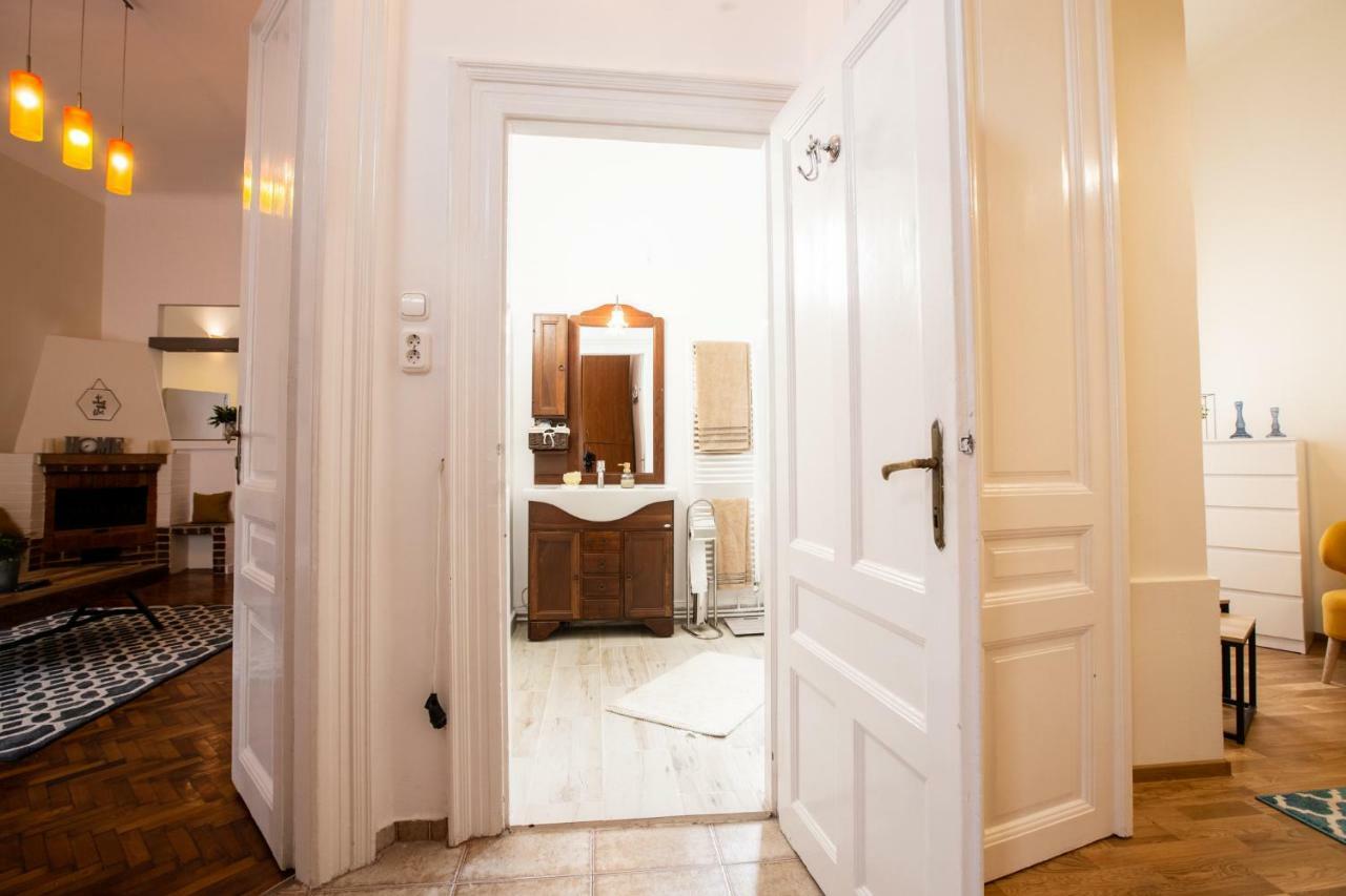 Art Downtown Alecsandri St Luxury Apartment 오라데아 외부 사진