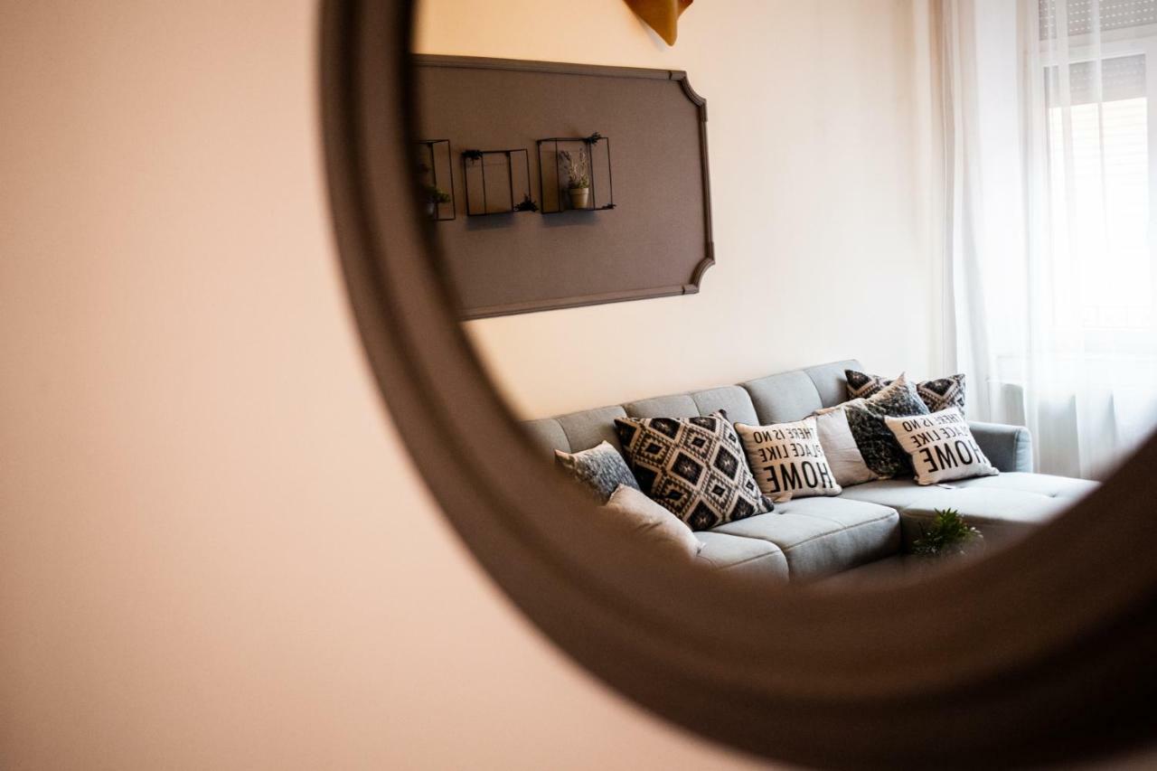 Art Downtown Alecsandri St Luxury Apartment 오라데아 외부 사진